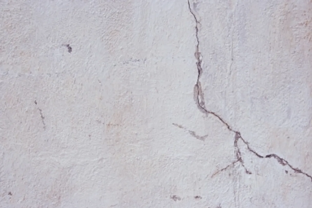 Earthquake-like tremor