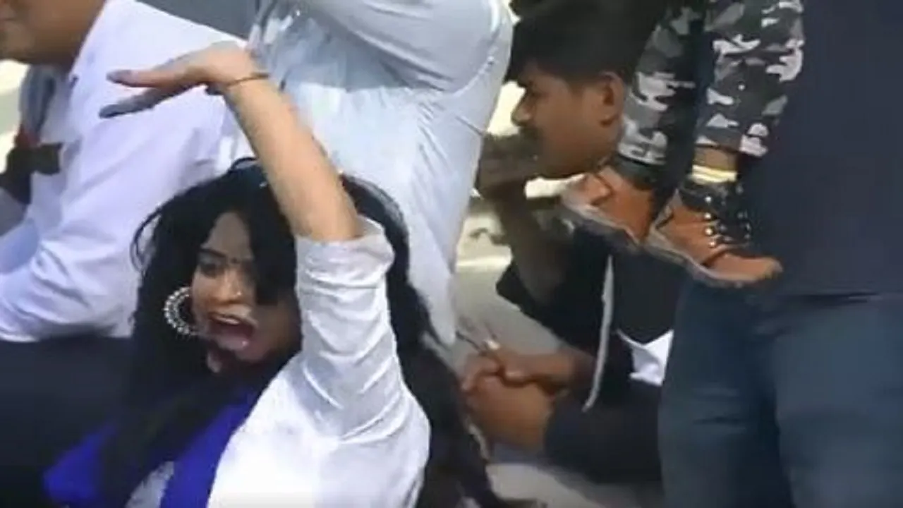 Mystery Girl Kanpur Test