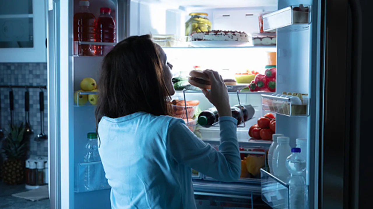 side effects of eating in night
