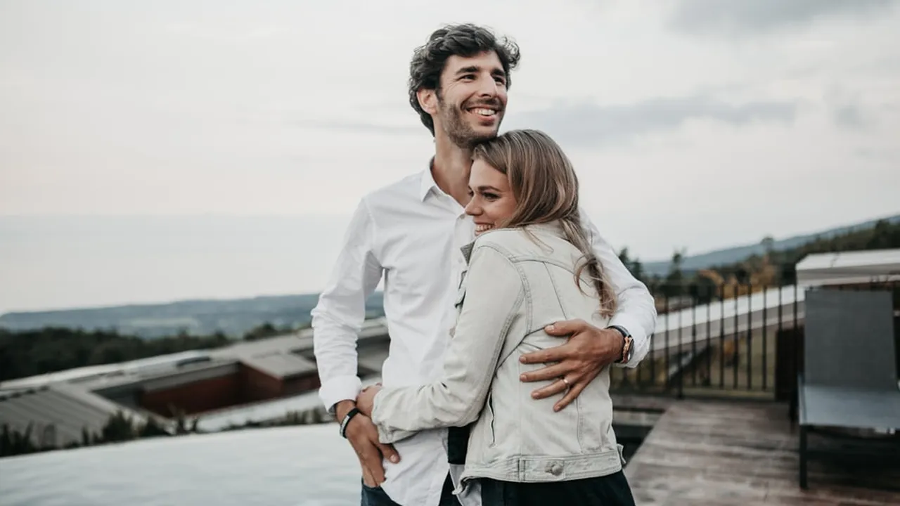 Avoid these habits while impress a girl