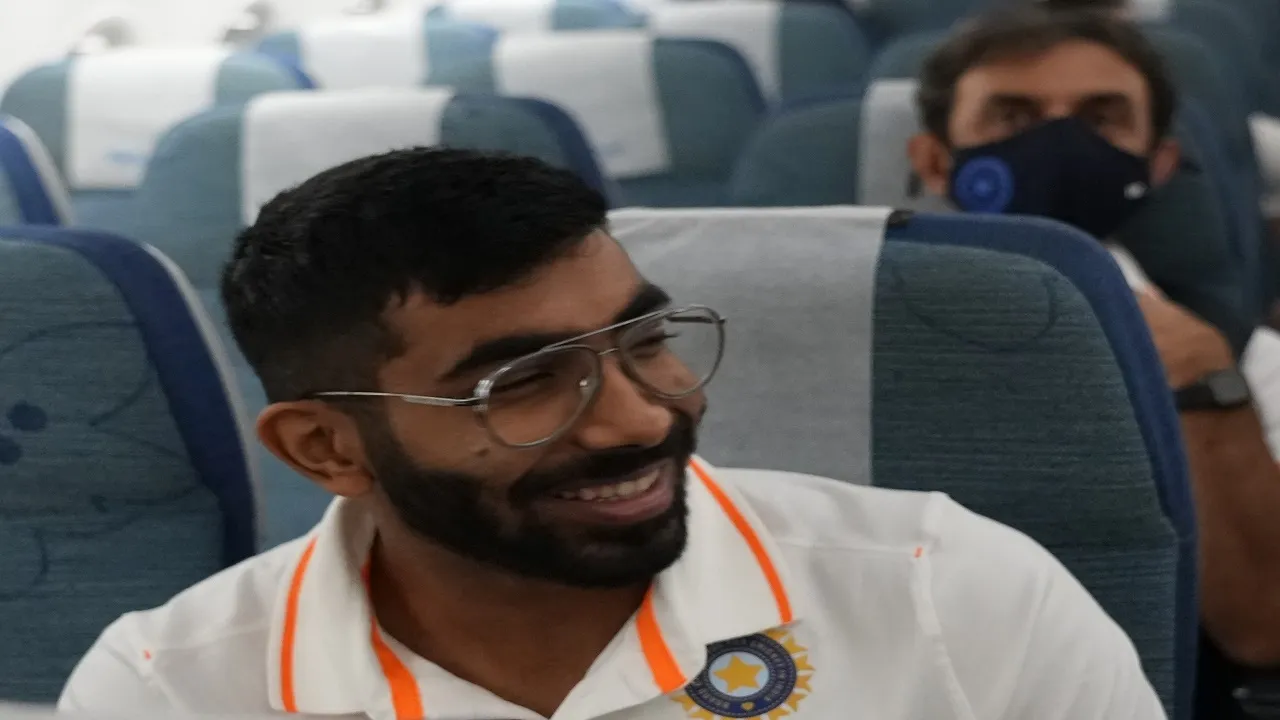 साउथ अफ्रीका के लिए टीम इंडिया ने भरी उड़ान, BCCI ने शेयर की तस्वीरें