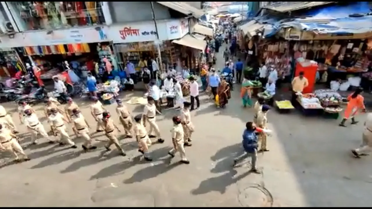 A flag march is being conducted by the Thane Police