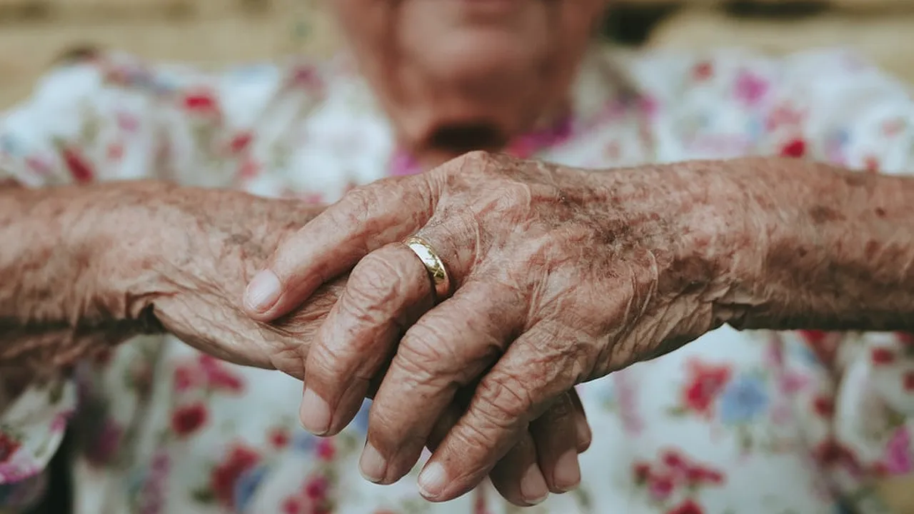 feelings of old age people