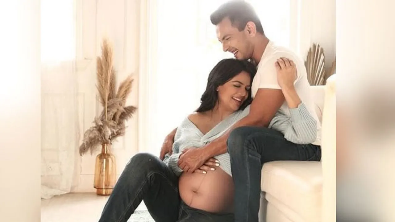 aditya narayan wife