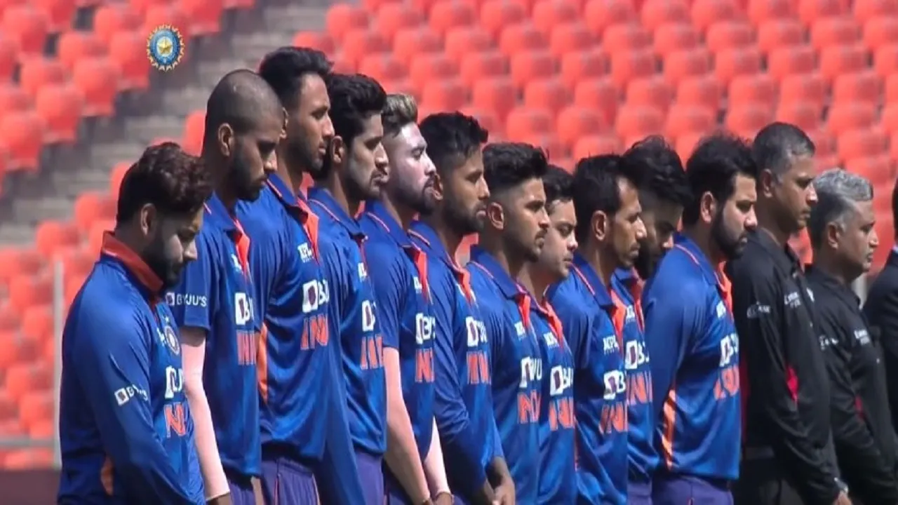 ind vs wi team india pays tribute to lata di on the field virat kohli