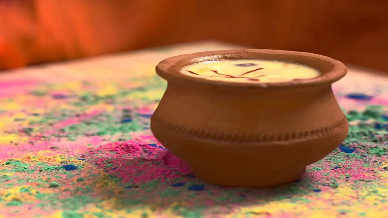 होली की मस्ती में भांग हो गई है ज्यादा,तो इन नुस्खों से उतारें हैंगओवर
