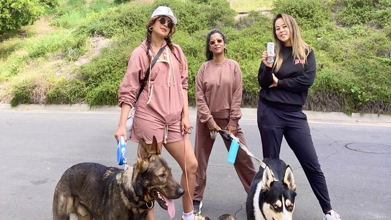 priyanka with friends