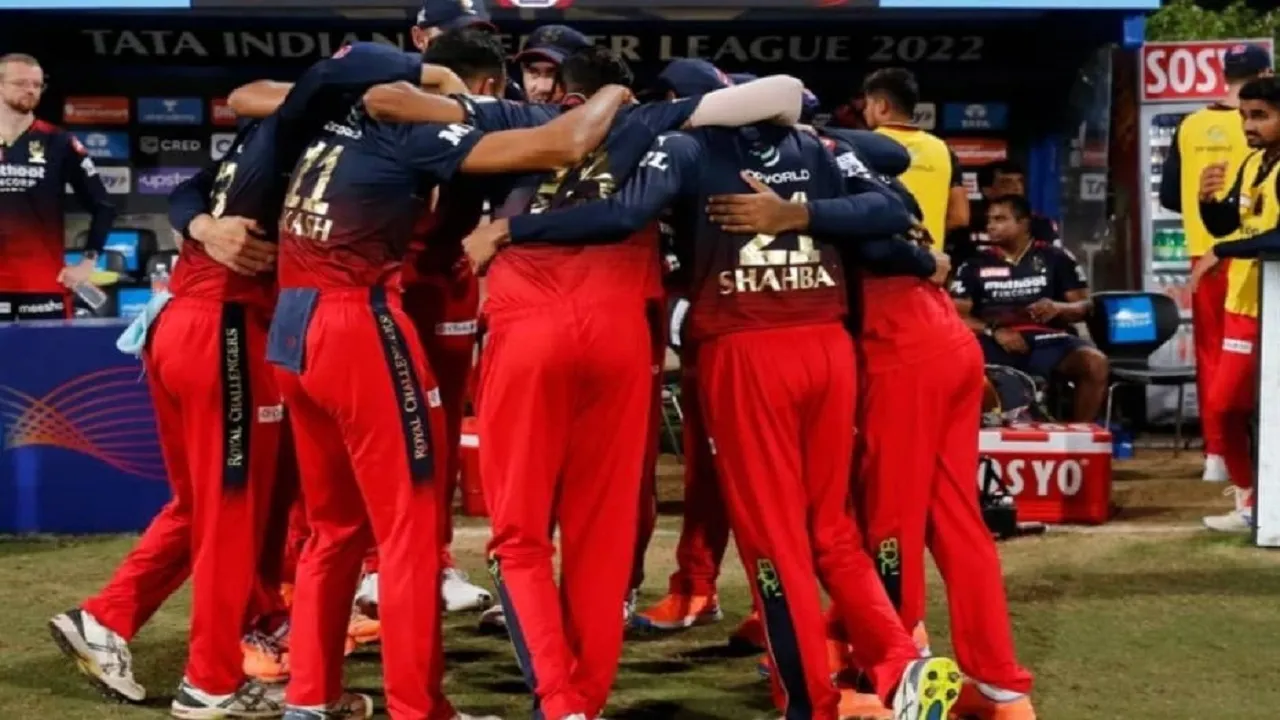 RCB players in black armband