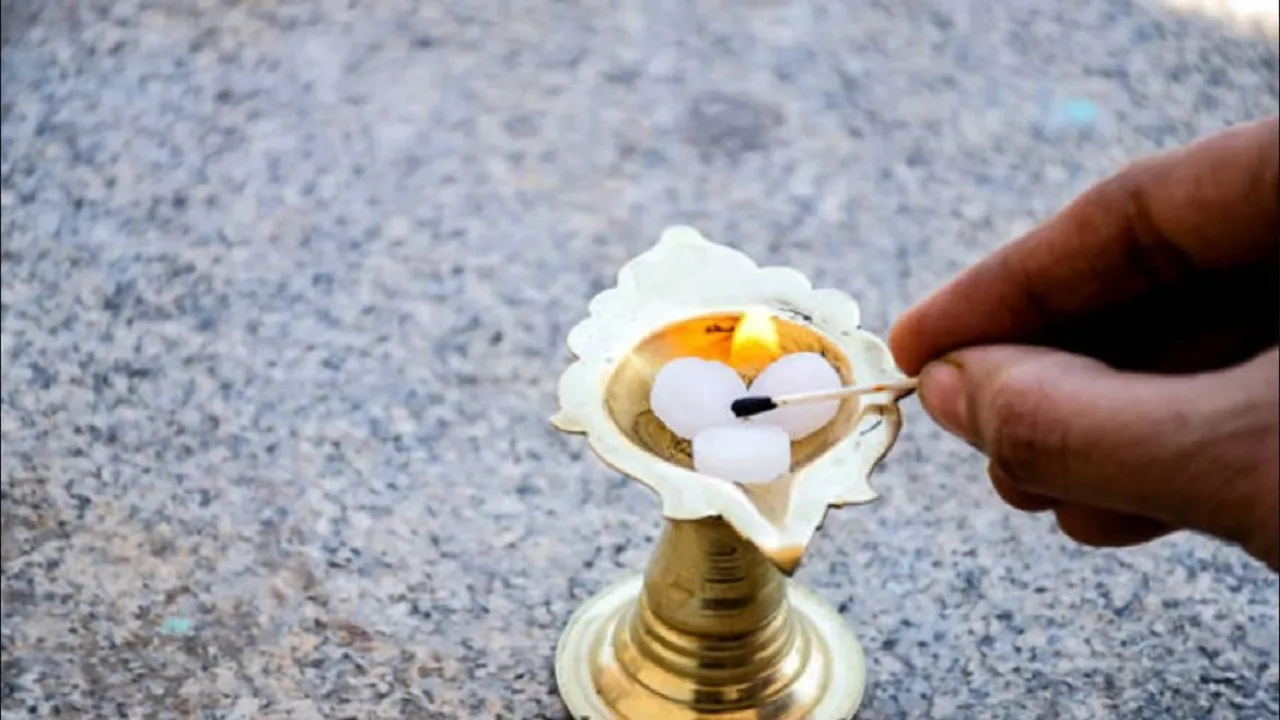 सेहत से जुड़ी हर परेशानी होगी दूर, जब इस तरह इस्तेमाल करेंगे कपूर