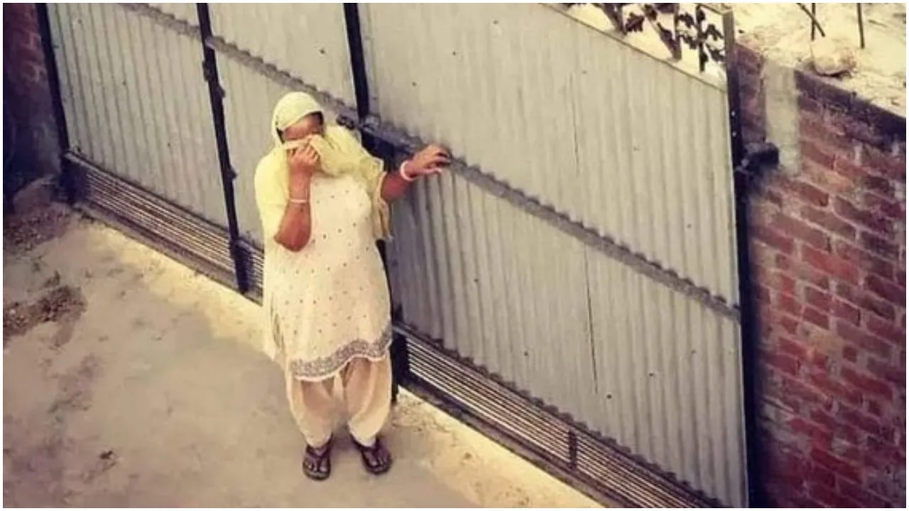 A Picture Of Soldier With His Mother