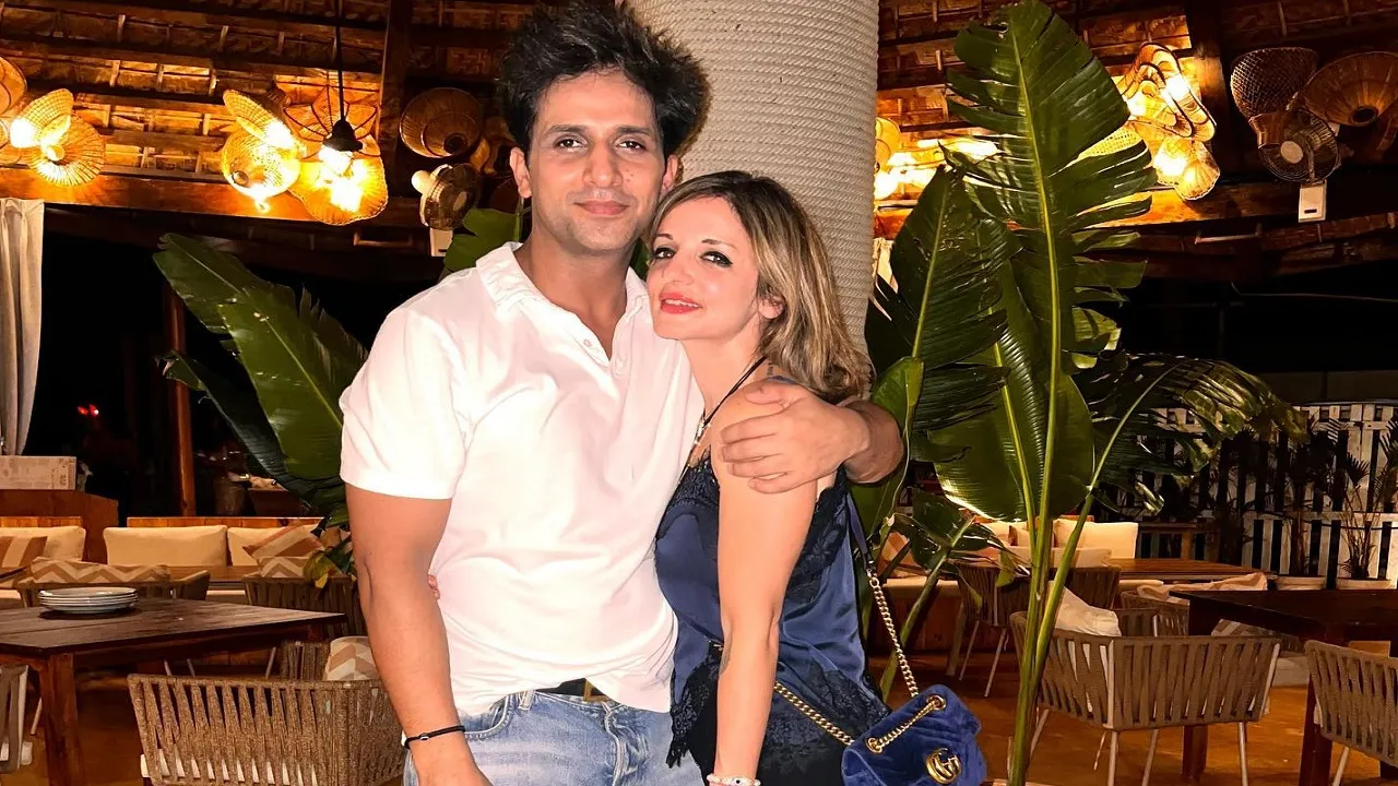 Suzzane khan boyfriend