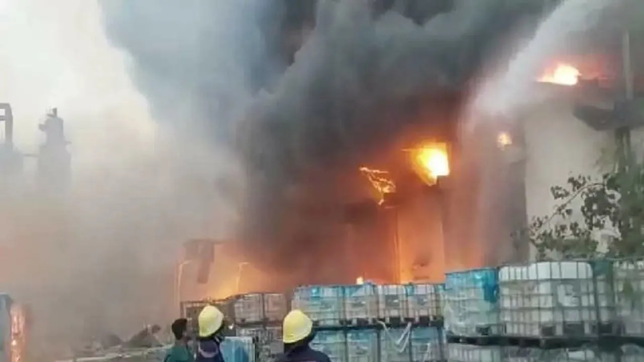 Varodara 7 hospitalised  700 evacuated after fire in Chemical Factory