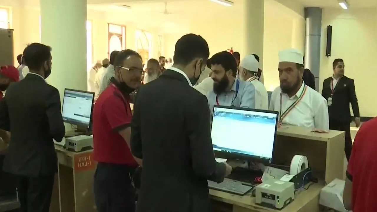 Srinagar  First batch of pilgrims from Jammu Kashmir leaves for Medina