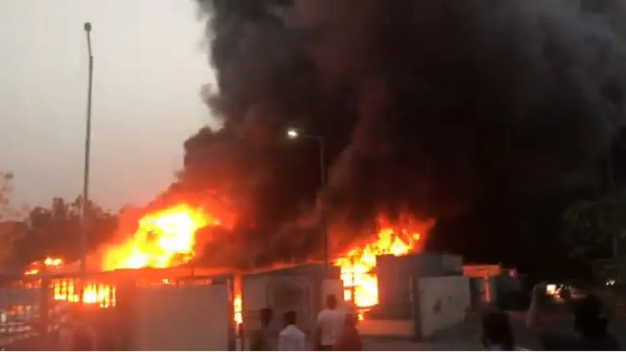 Fire broke out at the electric motor parking Jamia Nagar