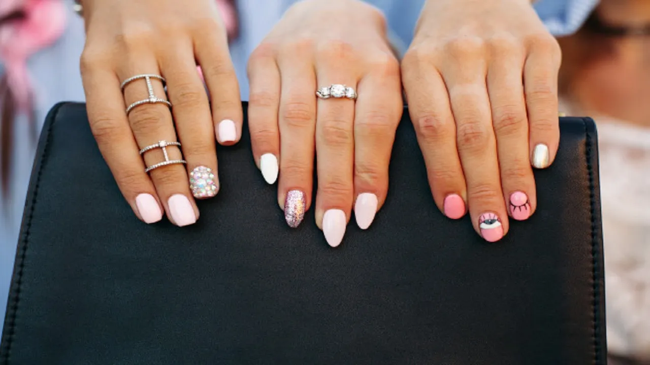Lucky Fingers Of Girls