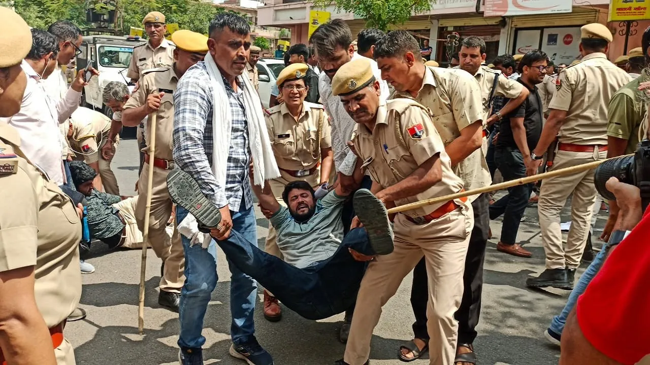 Protest Againt Congress in Jaipur