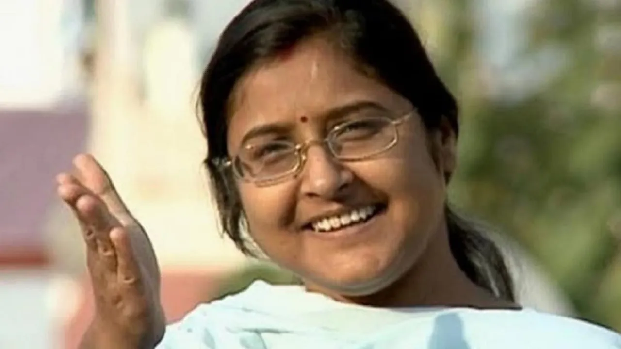 ex IPS officer Amitabh Thakur s wife