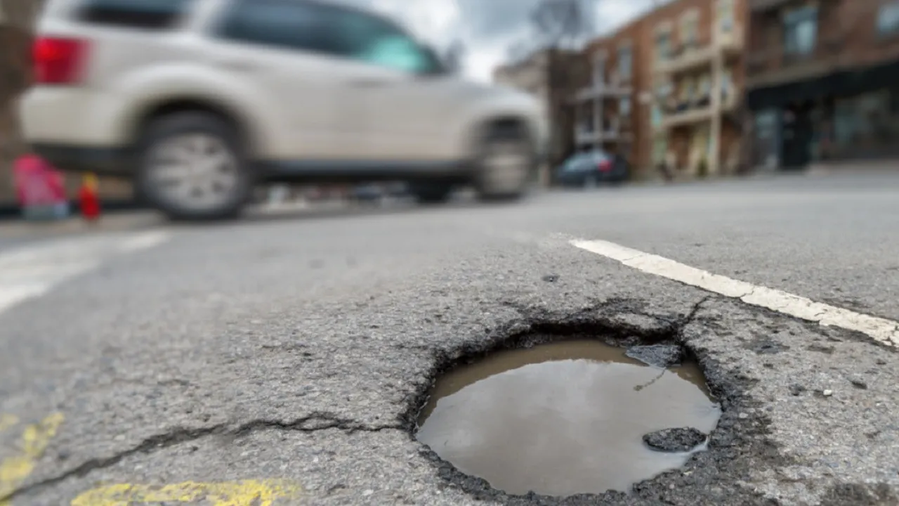 Mumbai road potholes