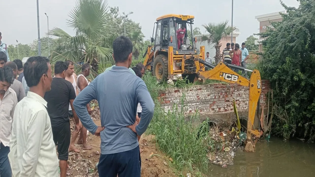 Gurugram boy fell into open drain