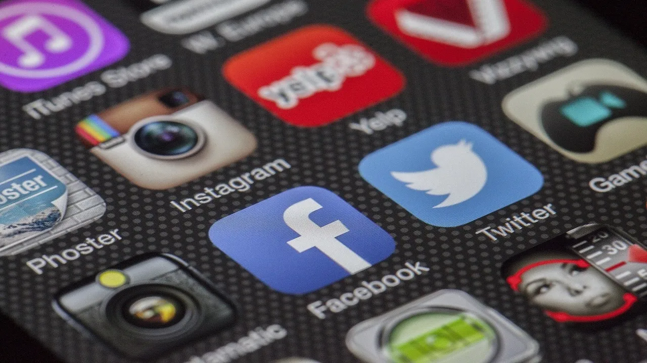 ians social media