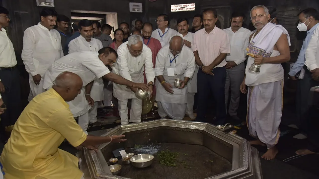 vishnu temple garabh grah puja