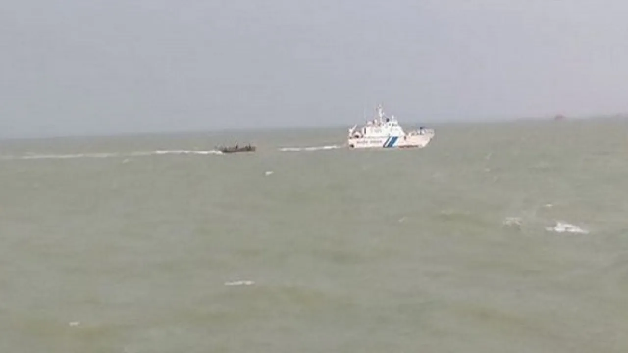 Six Pakistani nationals carrying drugs on boat apprehended in Indian waters