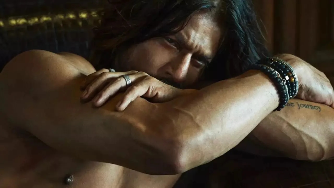 king khan shirtless