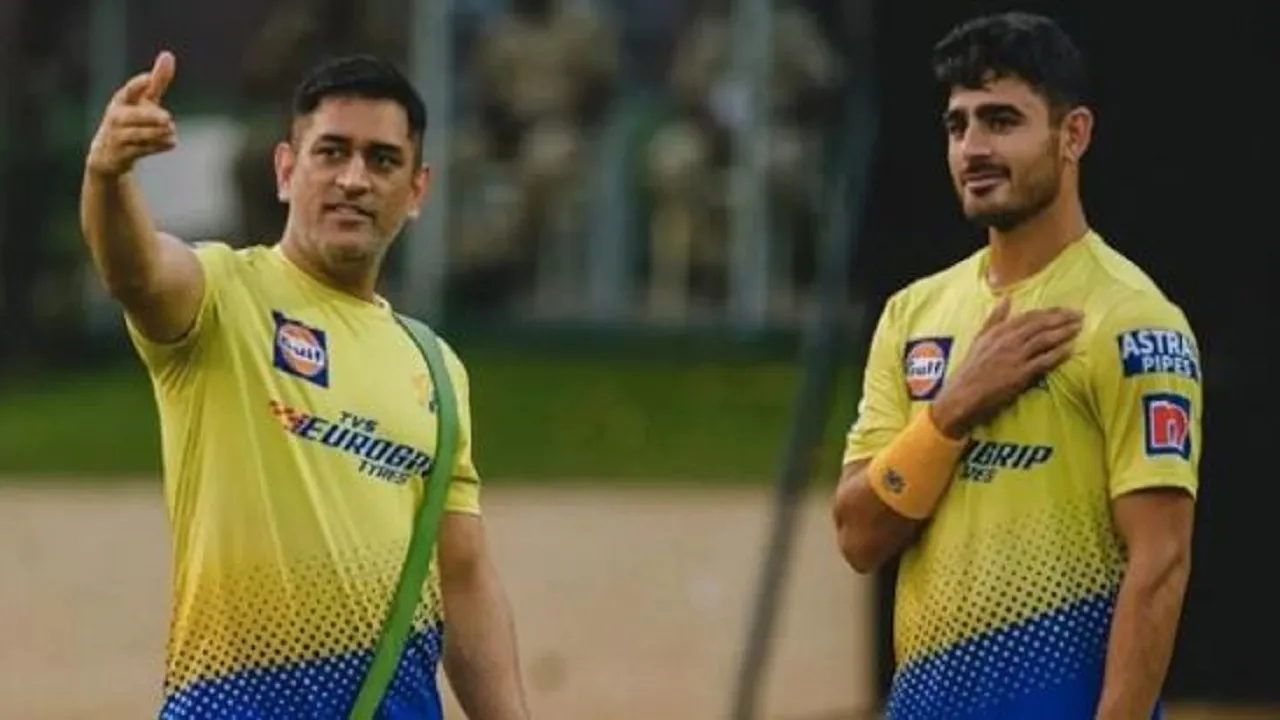 dhoni13