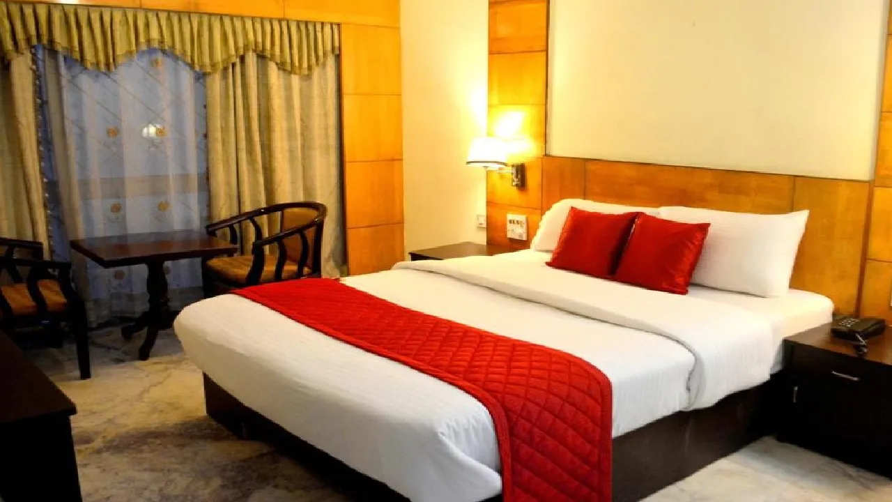 Online Hotel Room Booking