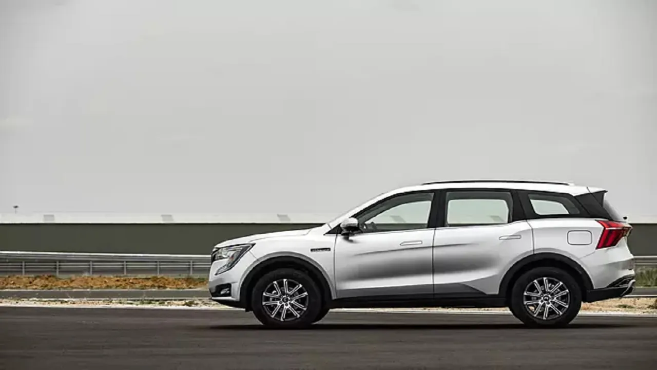 XUV700