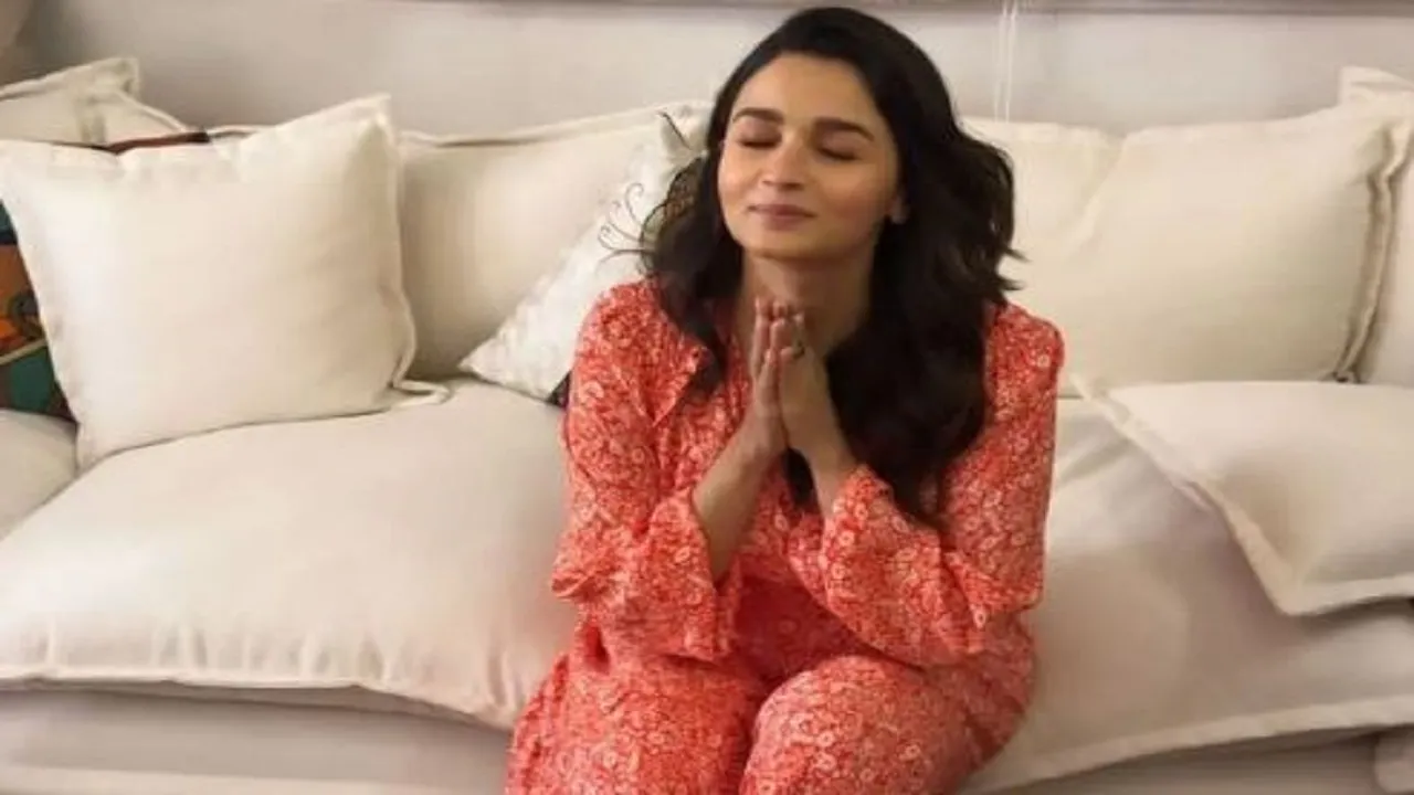 Alia Bhatt Birthday Post: ऐसे होता है स्टार्स का बर्थडे सेलिब्रेशन, Alia का केक देख रह जाएंगे दंग
