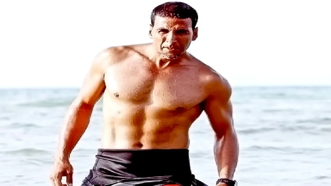 6akshaykumarshirtlesshdpic