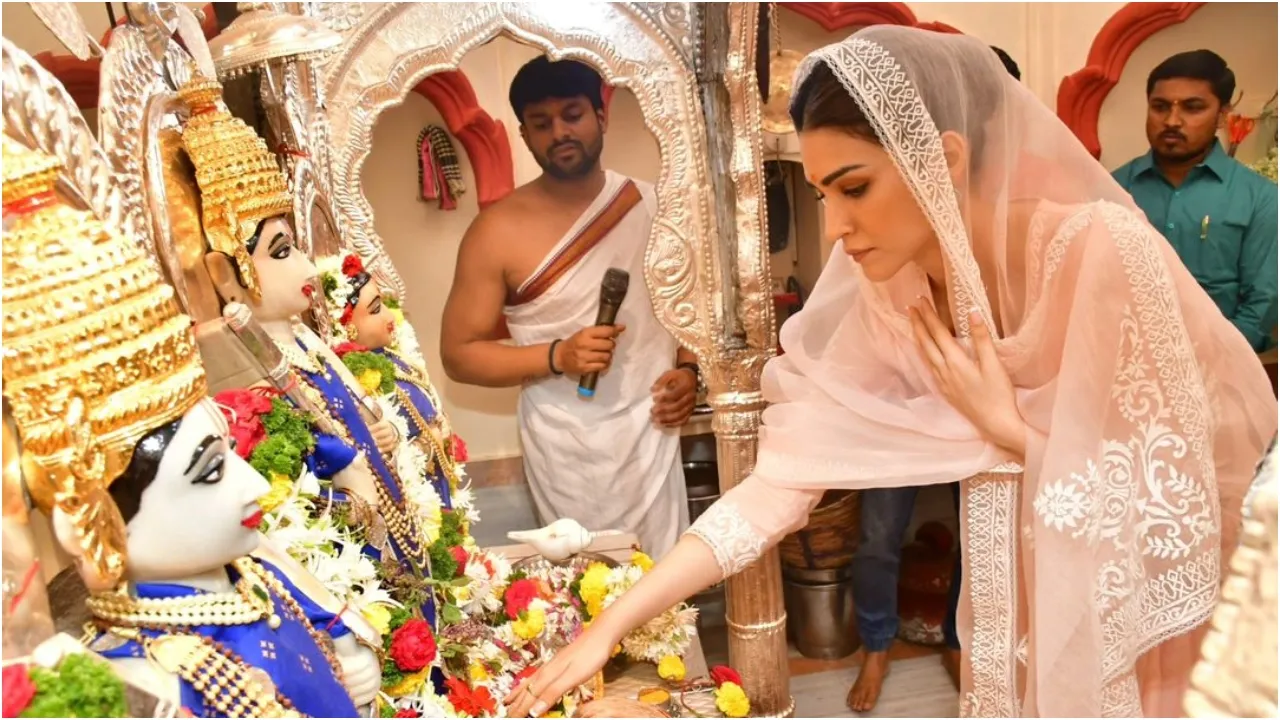 Kriti Sanon Visit Ram Mander