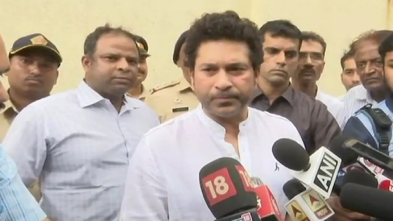 Sachin Tendulkar lodges a Police complaint at Mumbai Crime Branch