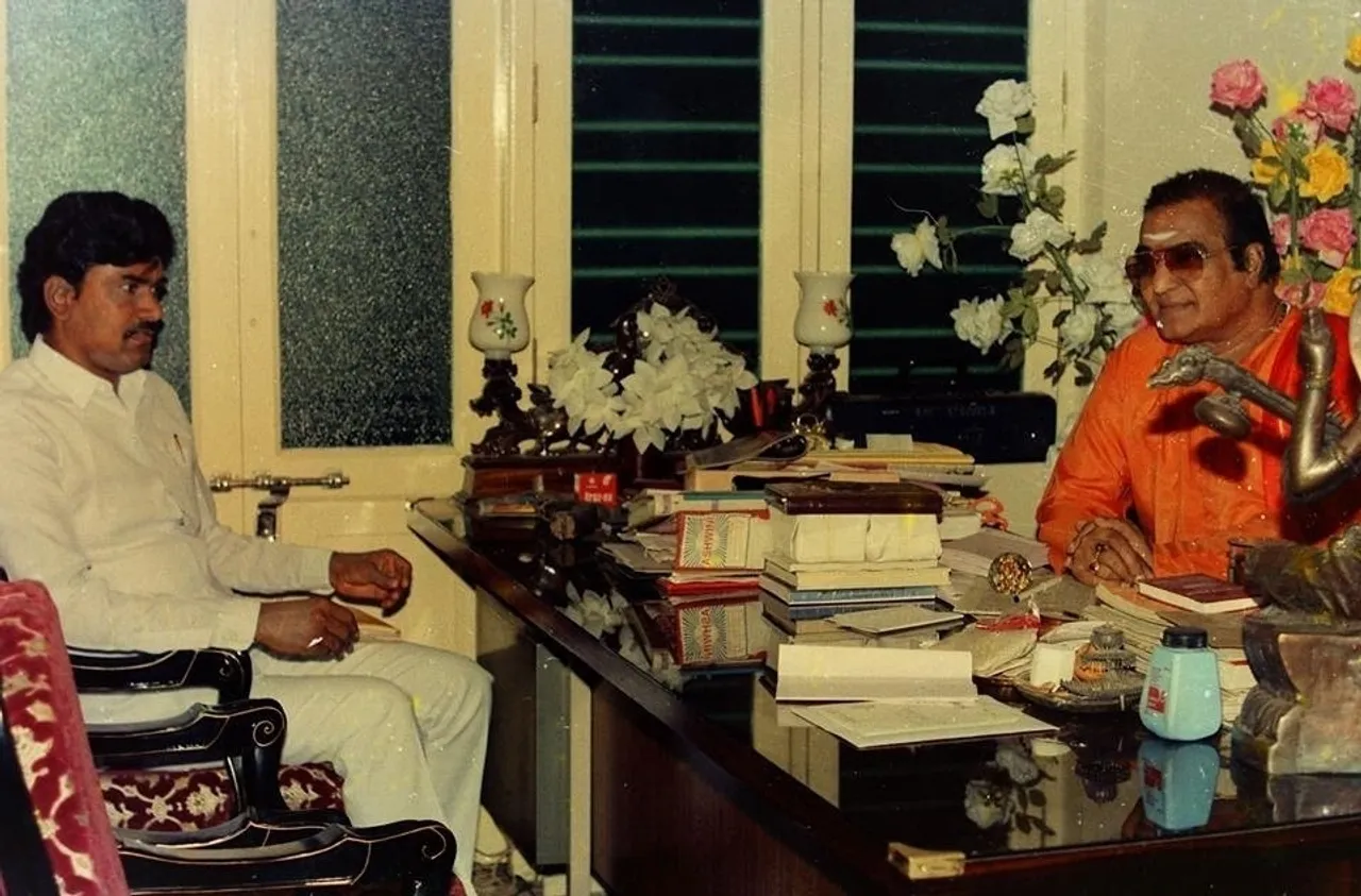 Backtabber Chandrababu
