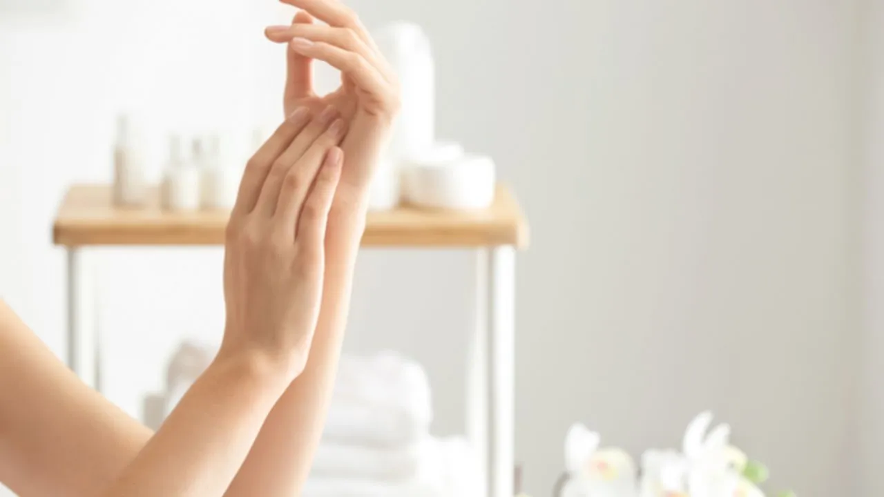 Home Remedies To Make Your Hands Soft and shiny naturally
