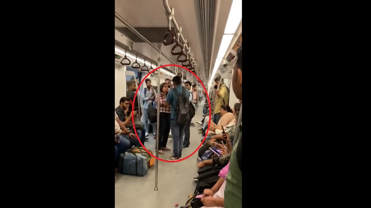 Delhi Metro Viral Video