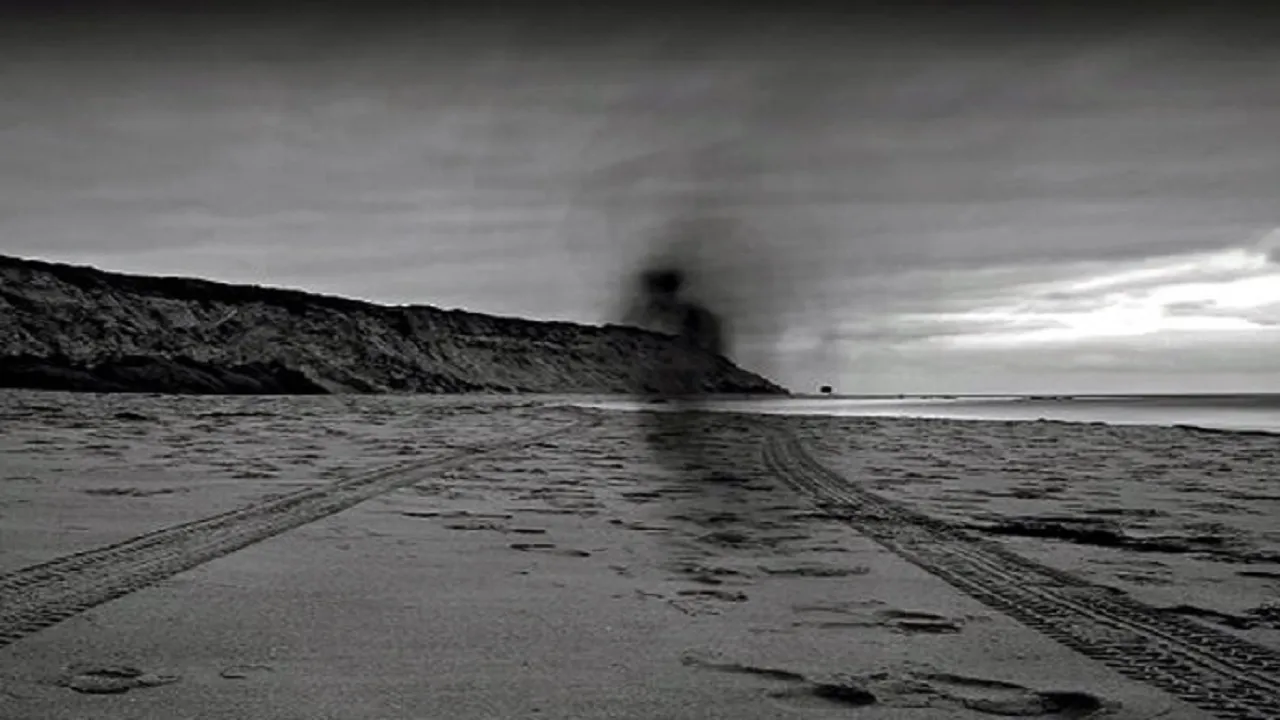Dumas beach2