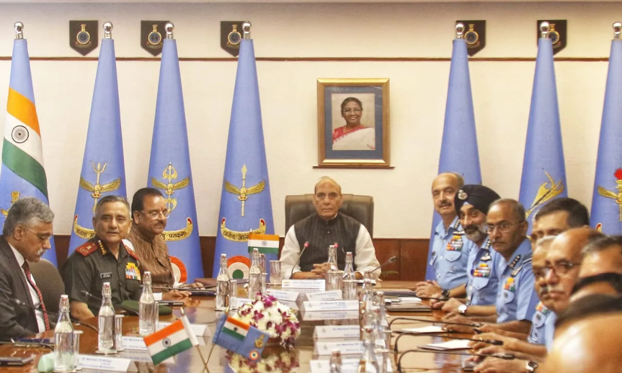 hindi-to-protect-india-air-domain-focu-on-air-defence-ytem-drone-aero-pace-defence-miniter--20231026