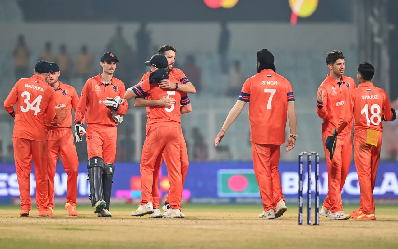 hindi-men-odi-wc-cott-edward-fifty-uperb-bowling-help-netherland-tun-bangladeh--20231028224034-20231
