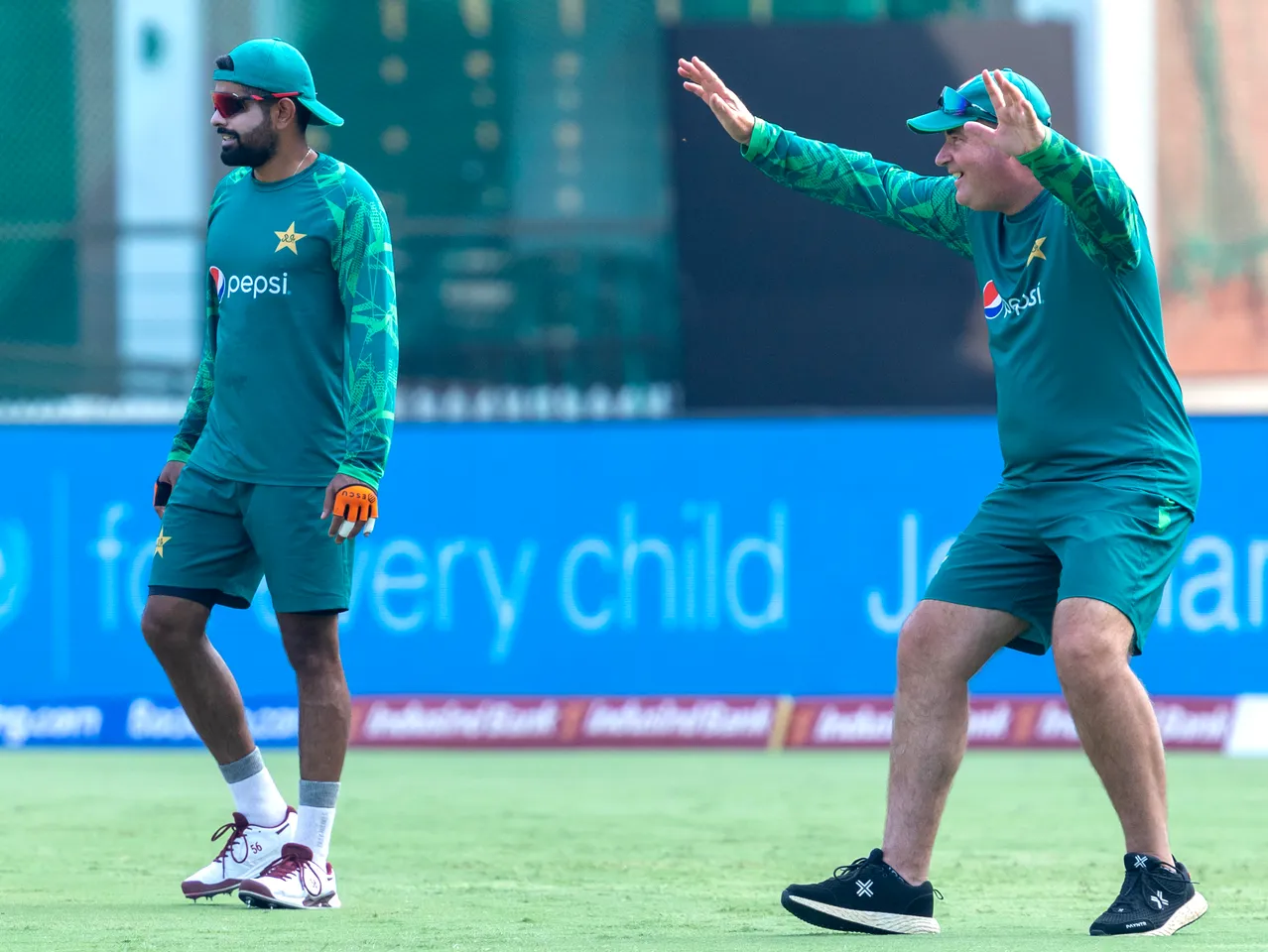hindi-men-odi-world-cup-it-really-unfair-to-tart-a-witch-hunt-certainly-on-babar-azam-mickey-arthur-