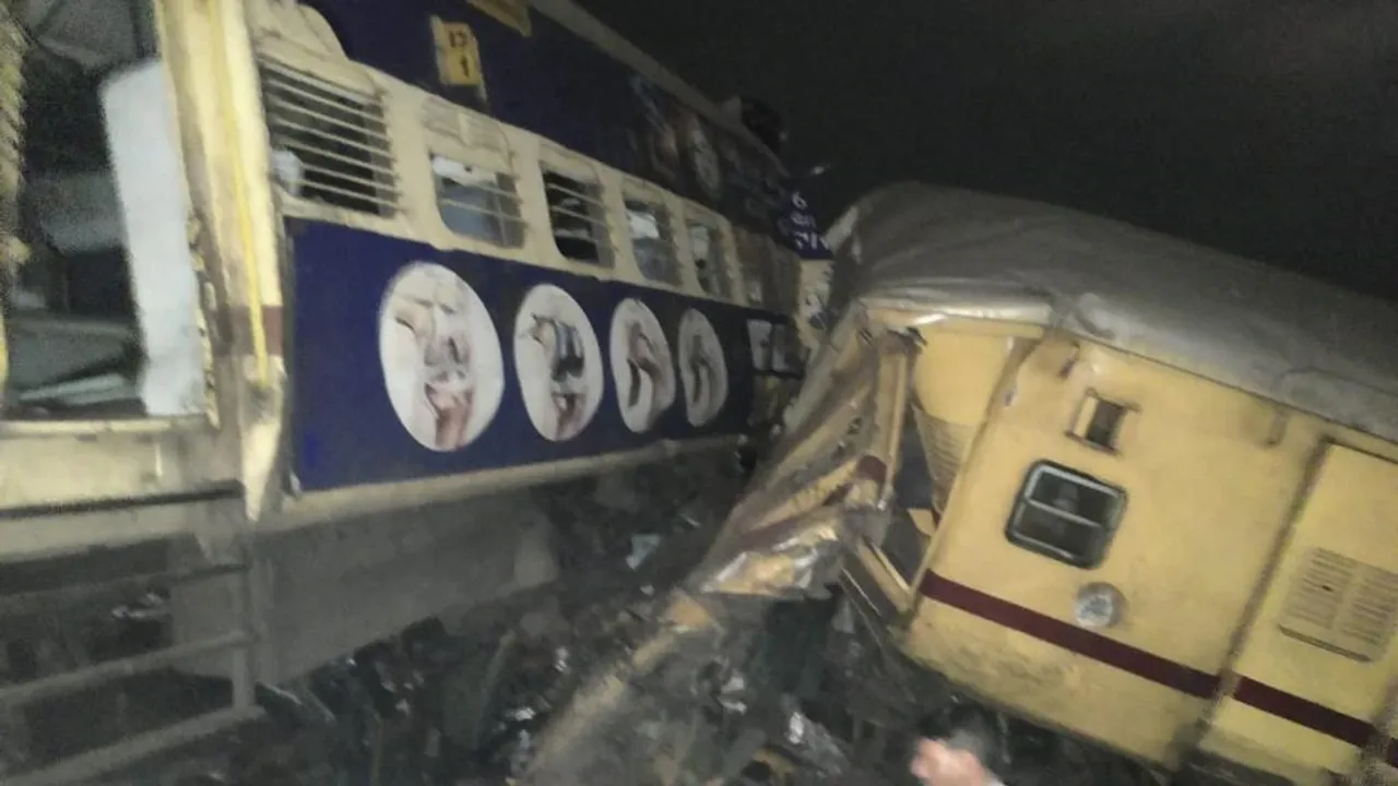 hindi-andhra-pradeh-governor-hocked-over-train-accident--20231029235105-20231030002658