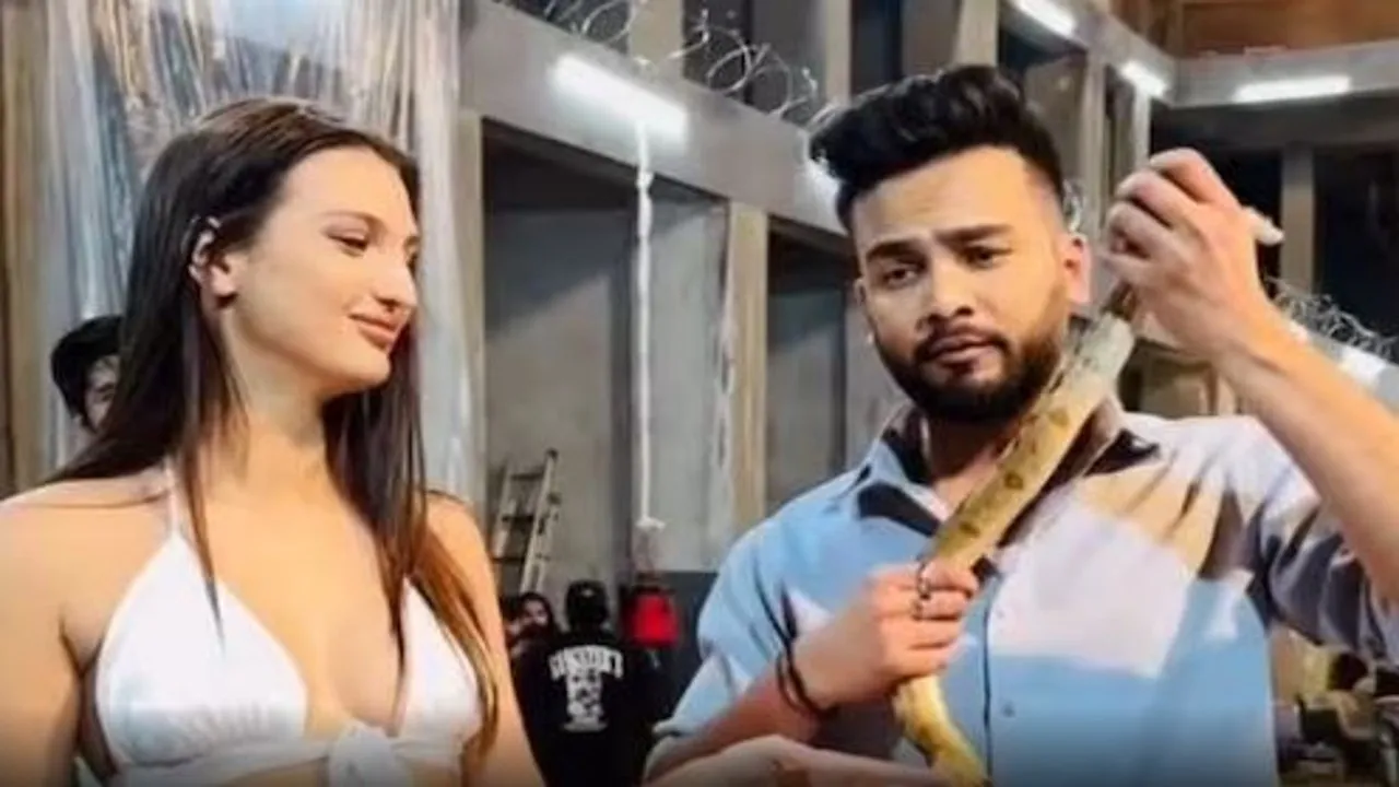 Elvish Yadav playing with snake