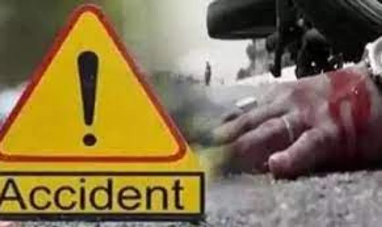 hindi-three-injured-after-their-bike-got-dibalanced-hit-the-divider-in-wet-delhi-one-critical--20231