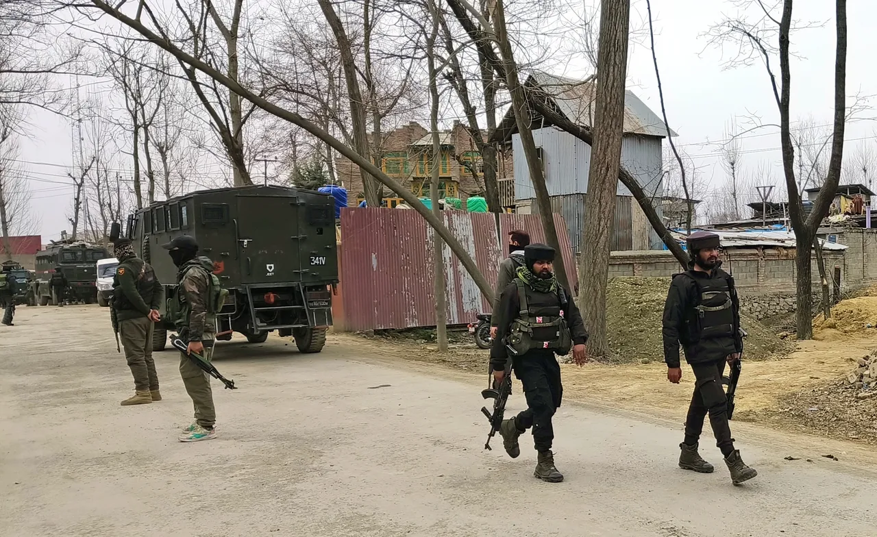 hindi-encounter-break-out-at-pulwama-in-jk--20231130201806-20231130202806