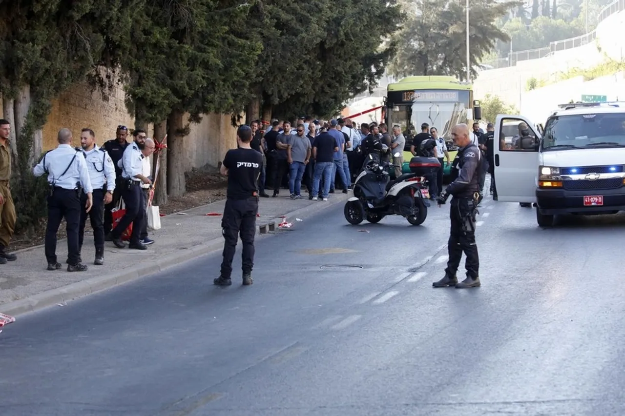 hindi-terror-attack-in-jerualem-three-civilian-two-terrorot-killed--20231130133005-20231130134334