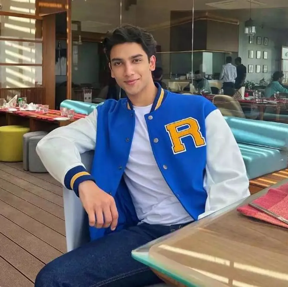 hindi-along-with-acting-debut-vedang-raina-trie-inging-in-the-archie--20231201154205-20231201161317