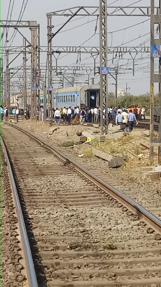 hindi-man-miraculouly-urvived-after-a-train-ran-over-it-in-bihta-railway-tation--20231206230605-2023
