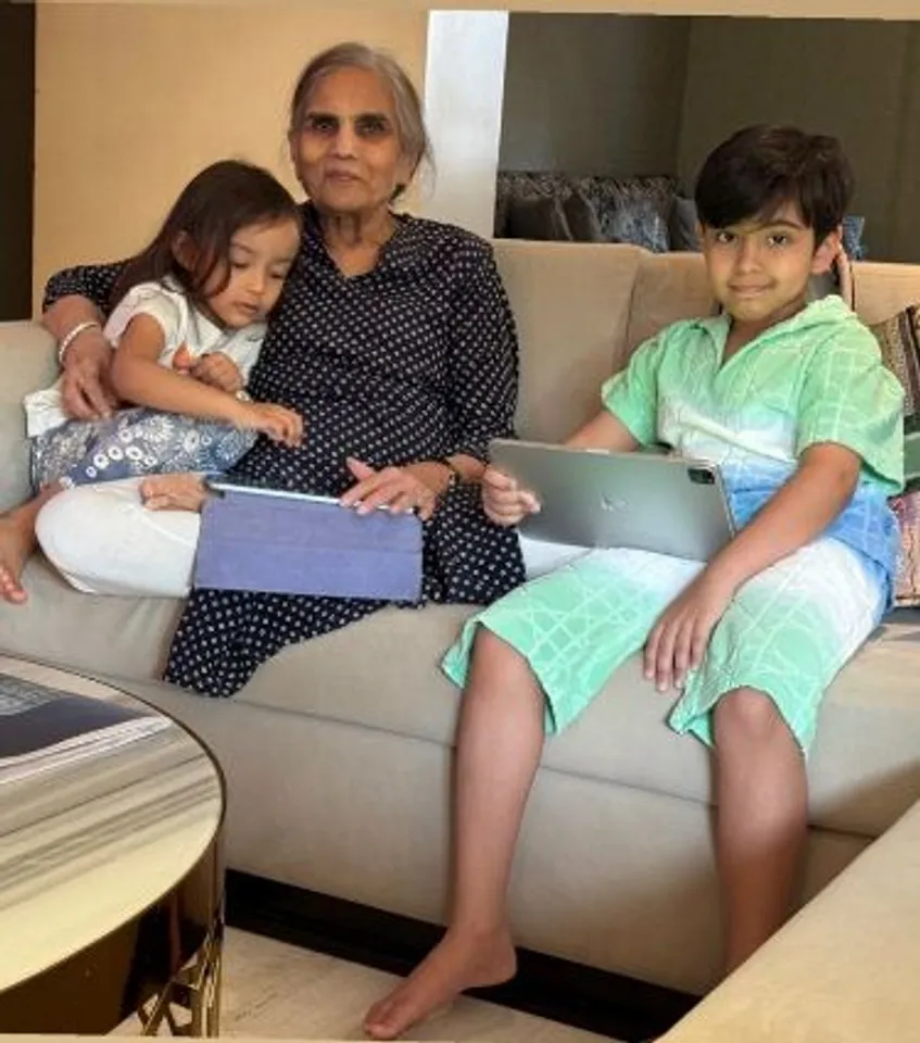 hindi-alman-mother-alma-khan-turn-81-arpita-call-her-world-bet-mommy-nani--20231209120606-2023120912