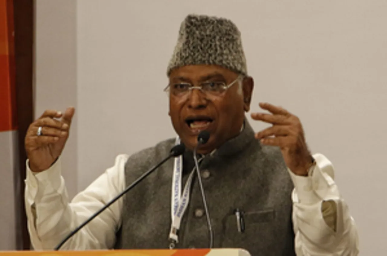 hindi-kharge-chair-meeting-with-wb-odiha-leader-to-dicu-2024-l-poll-preparedne--20231220203905-20231
